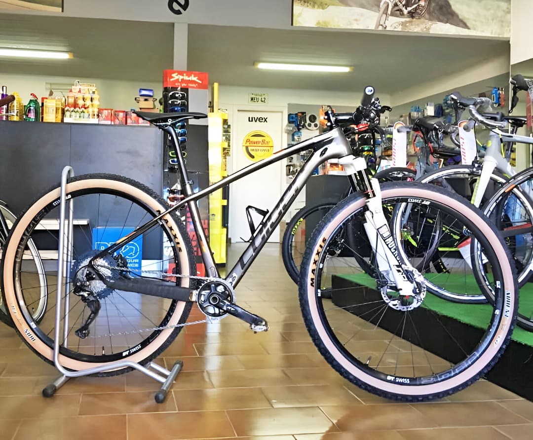  Venta, reparación y mantenimiento de bicicletas en O Carballiño